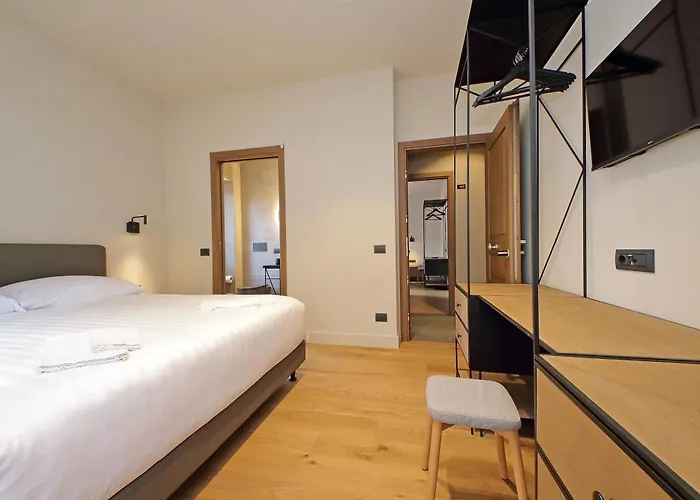 The Place Gallia - New San Giovanni- Self Check-in - Modern Bathrooms-near Metro A Pensionat