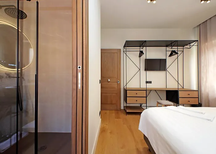 The Place Gallia - New San Giovanni- Self Check-in - Modern Bathrooms-near Metro A Pensionat Rom