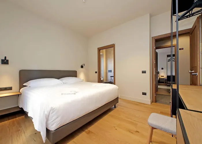 The Place Gallia - New San Giovanni- Self Check-in - Modern Bathrooms-near Metro A Pensionat