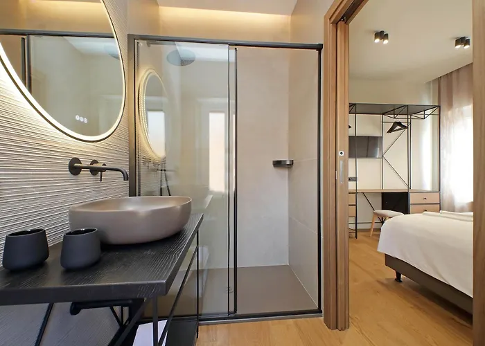 Pensionat The Place Gallia - New San Giovanni- Self Check-in - Modern Bathrooms-near Metro A