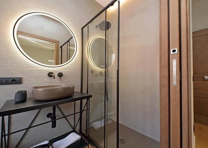 The Place Gallia - New San Giovanni- Self Check-in - Modern Bathrooms-near Metro A Pensionat Rom