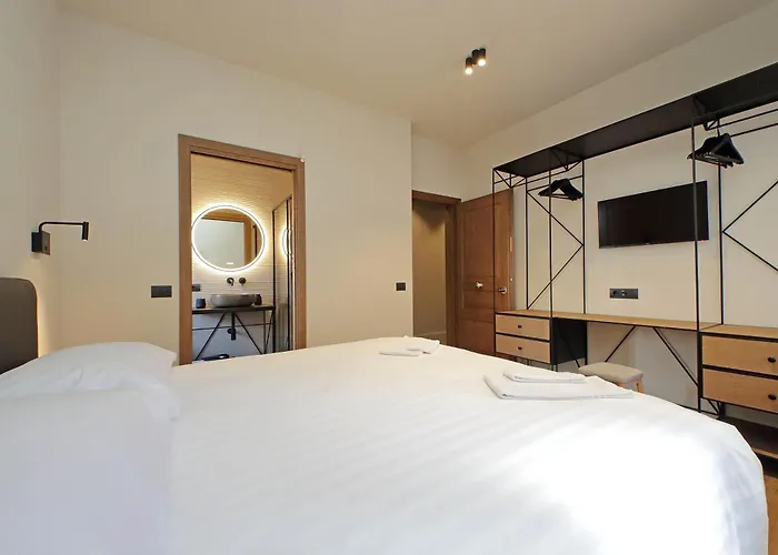 Pensionat The Place Gallia - New San Giovanni- Self Check-in - Modern Bathrooms-near Metro A Rom