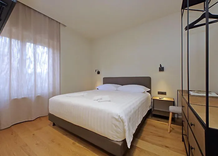 The Place Gallia - New San Giovanni- Self Check-in - Modern Bathrooms-near Metro A 4* Rom