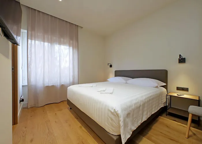 The Place Gallia - New San Giovanni- Self Check-in - Modern Bathrooms-near Metro A Pensionat