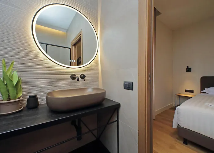 The Place Gallia - New San Giovanni- Self Check-in - Modern Bathrooms-near Metro A Pensionat 4*