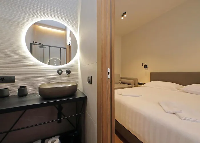 The Place Gallia - New San Giovanni- Self Check-in - Modern Bathrooms-near Metro A Pensionat Rom