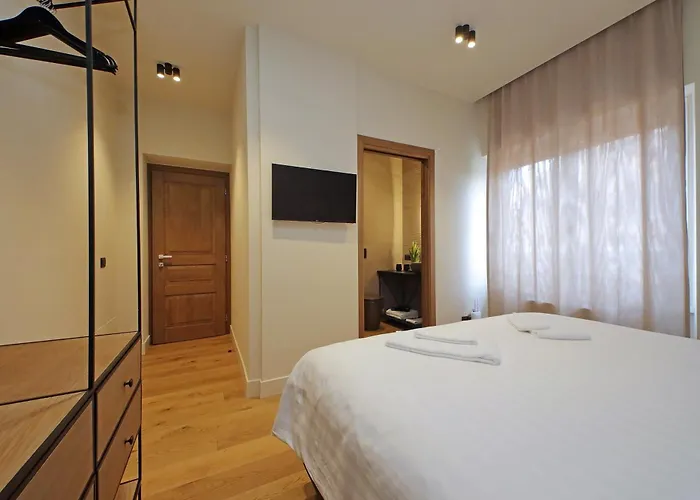 Pensionat The Place Gallia - New San Giovanni- Self Check-in - Modern Bathrooms-near Metro A Rom