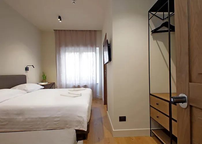 The Place Gallia - New San Giovanni- Self Check-in - Modern Bathrooms-near Metro A Pensionat