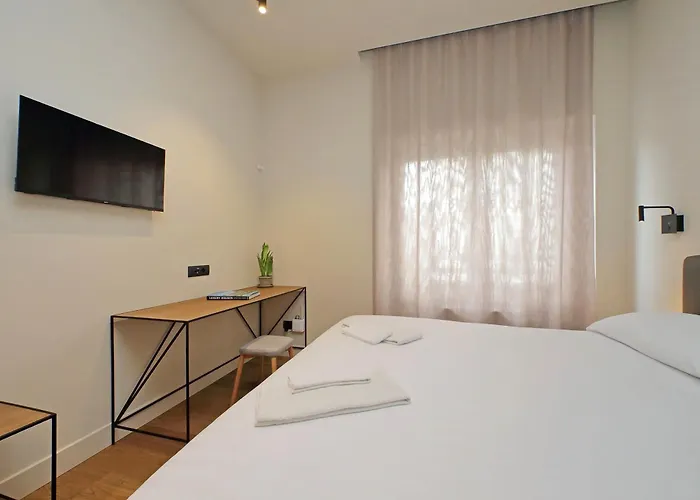 The Place Gallia - New San Giovanni- Self Check-in - Modern Bathrooms-near Metro A Pensionat Rom