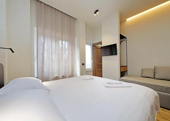 The Place Gallia - New San Giovanni- Self Check-in - Modern Bathrooms-near Metro A Pensionat 4*